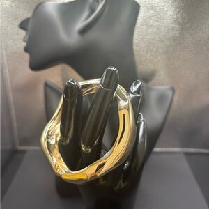 Elegant Gold Women's Bracelet